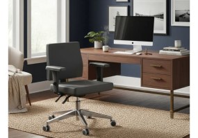 Ambiente_Cadeira_giratória_izzi_executiva_105002_braços_Shift_base_alumínio_back_system_vinil_preto