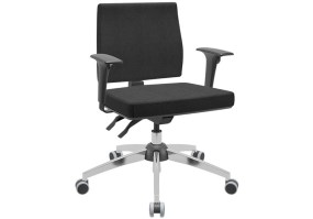Cadeira_giratória_izzi_executiva_105002_braços_reguláveis_base_cromada_back_system_plus_poliéster_preto